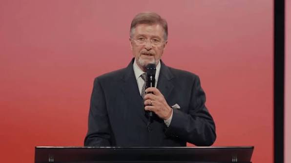 Carter Conlon preaching during a Sunday worship service