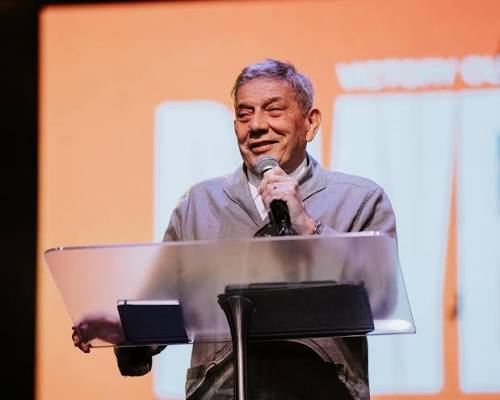 Nicky Cruz preaching