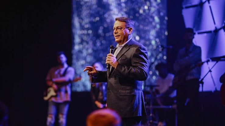 Pastor Chris Hodges preaching at Church of the Highlands
