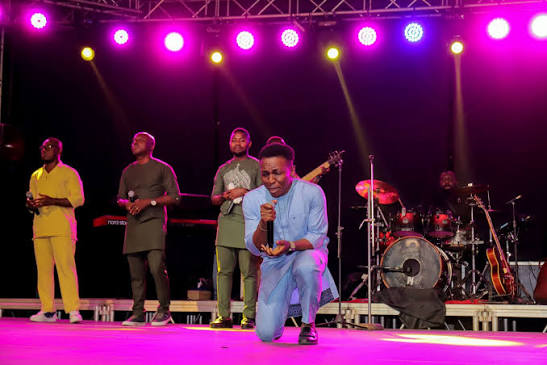  Frank Edwards performing at a gospel concert