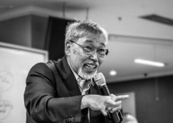 Pdt. Jusuf Roni preaching